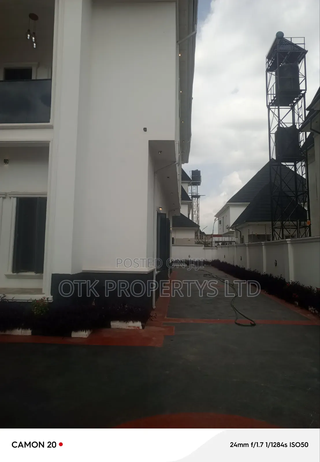 7bdrm Duplex in Efab Metropolis, Bunkoro for sale in Bunkoro