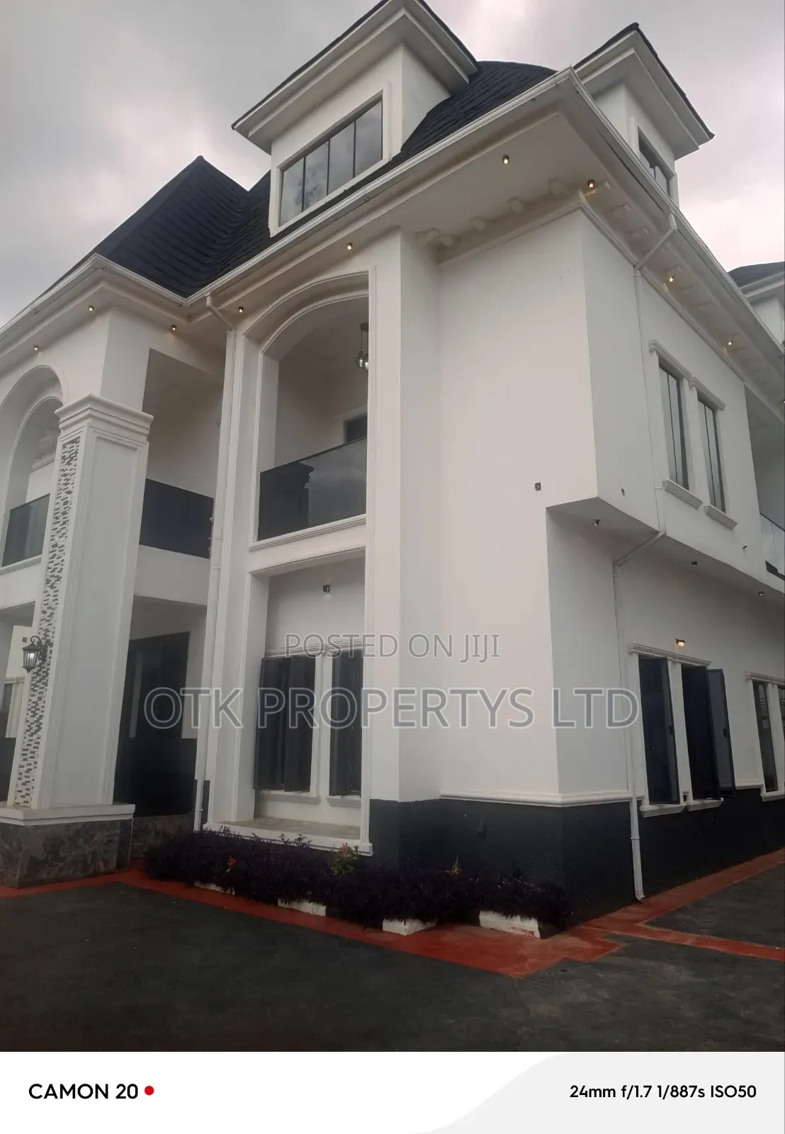 7bdrm Duplex in Efab Metropolis, Bunkoro for sale in Bunkoro