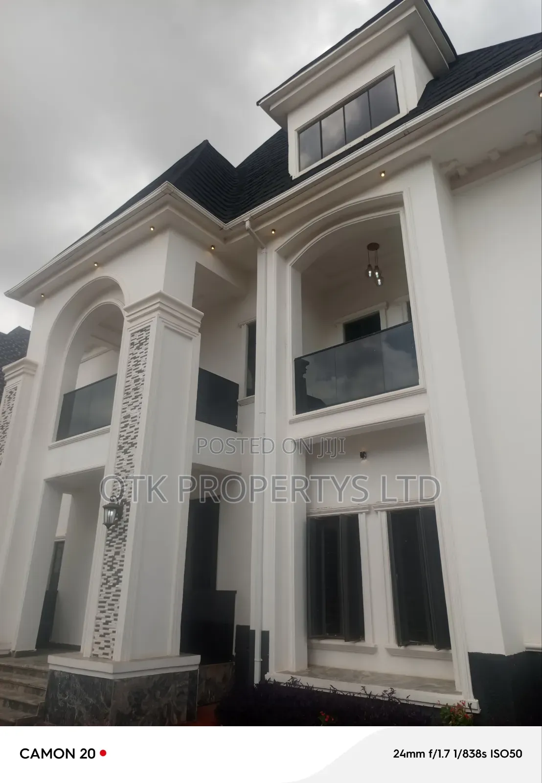 7bdrm Duplex in Efab Metropolis, Bunkoro for sale in Bunkoro