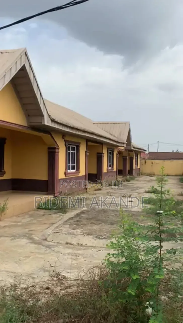 3bdrm Bungalow in Mowe, Obafemi-Owode for sale in Obafemi-Owode