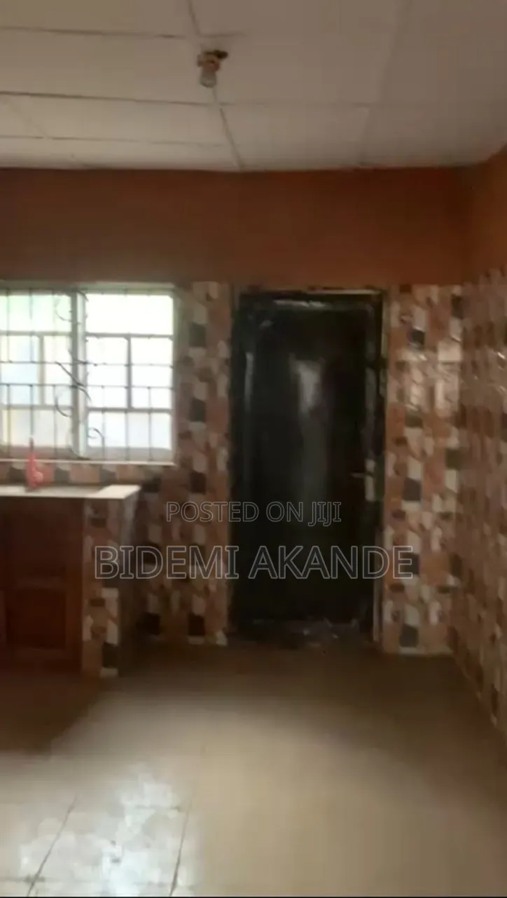 3bdrm Bungalow in Mowe, Obafemi-Owode for sale in Obafemi-Owode