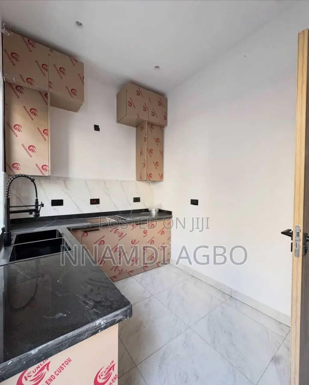 4bdrm Duplex in Chevron for rent in Chevron