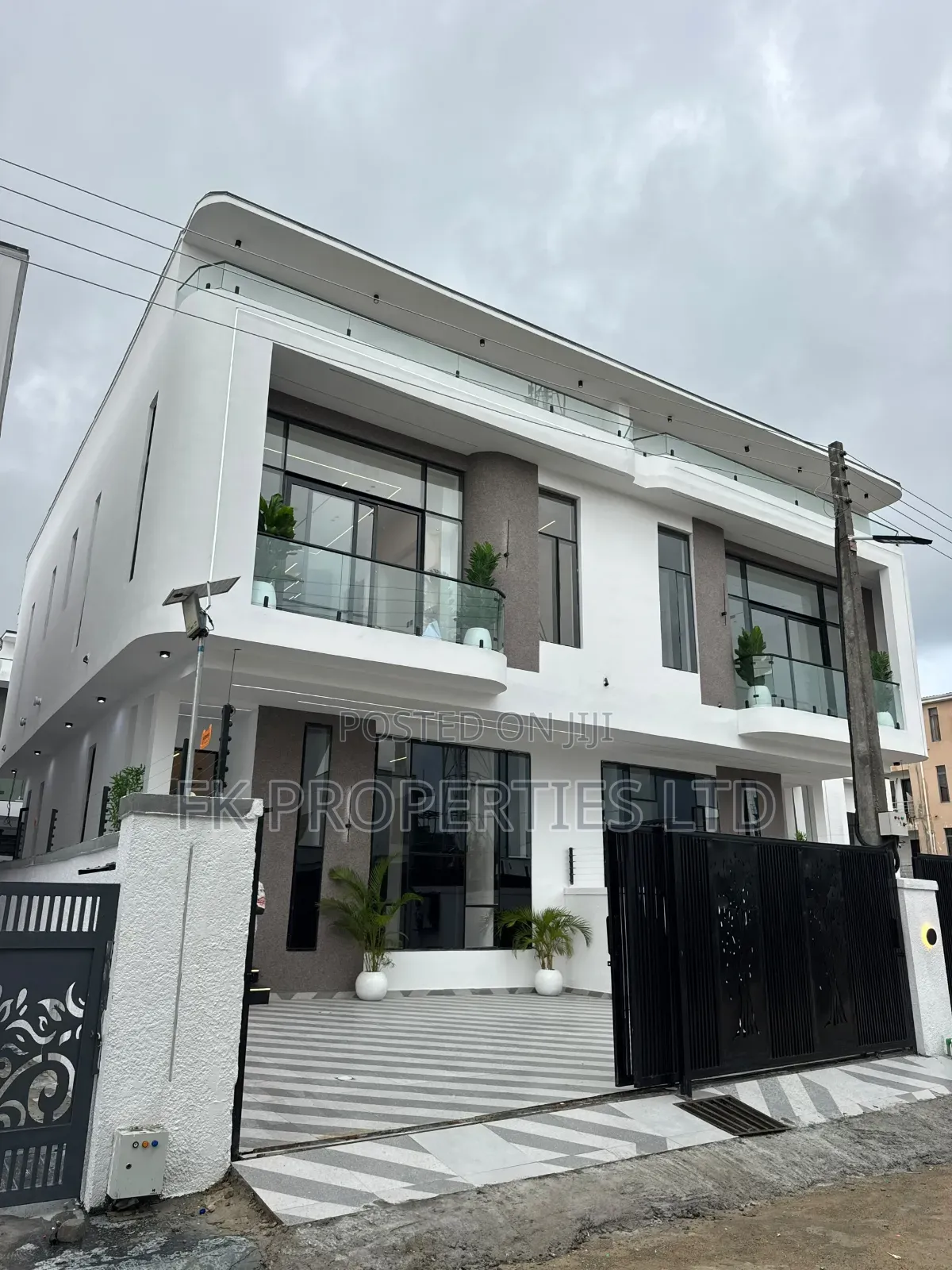 4bdrm Duplex in Ikota for sale in Ikota