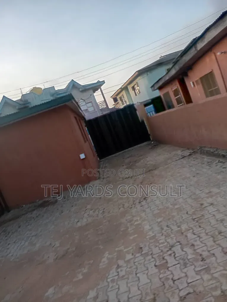 Furnished 2bdrm Bungalow in Akute Ajuwon for sale in Akute Ajuwon