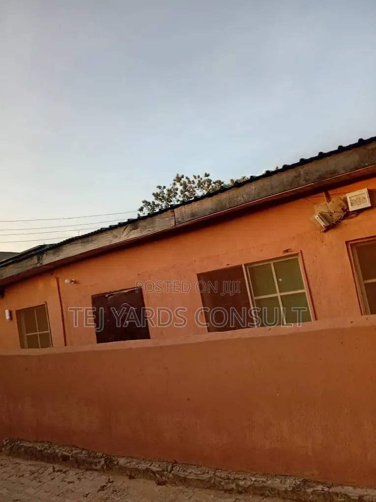 Furnished 2bdrm Bungalow in Akute Ajuwon for sale in Akute Ajuwon