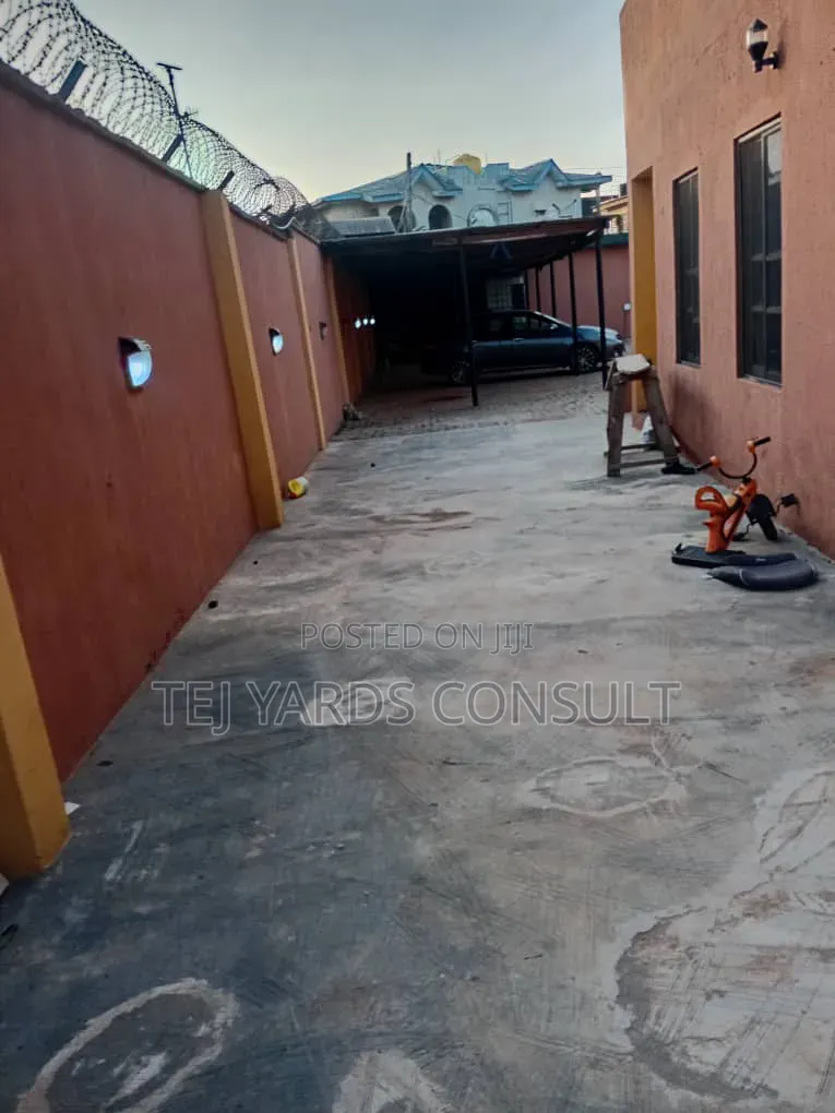 Furnished 2bdrm Bungalow in Akute Ajuwon for sale in Akute Ajuwon