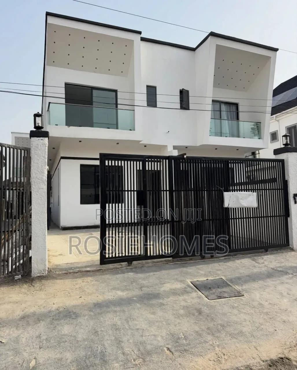 4bdrm Duplex in Chevron for rent in Chevron