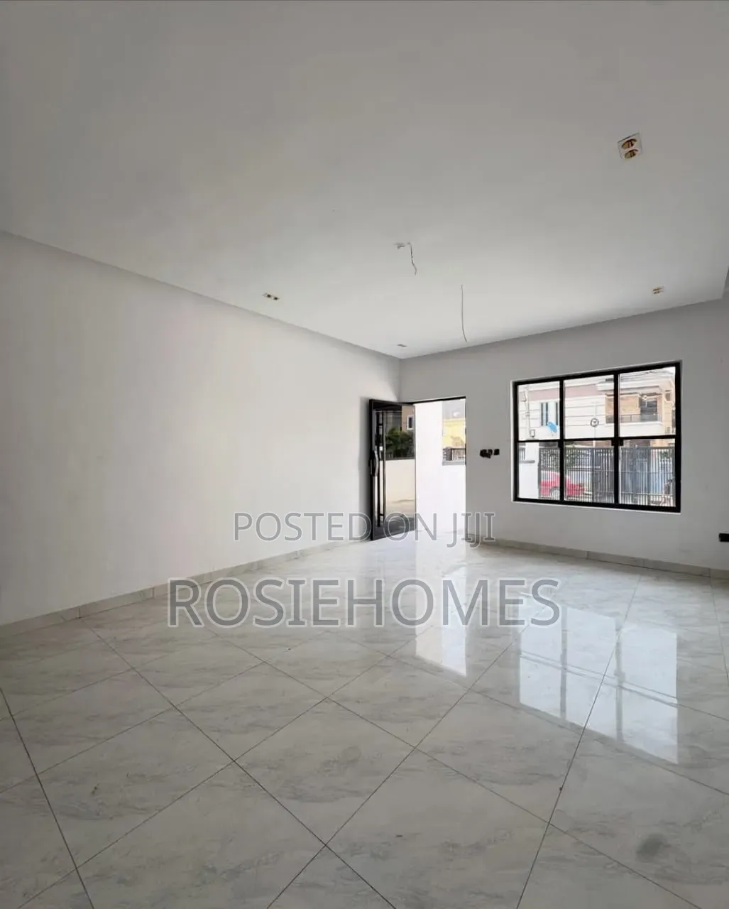 4bdrm Duplex in Chevron for rent in Chevron