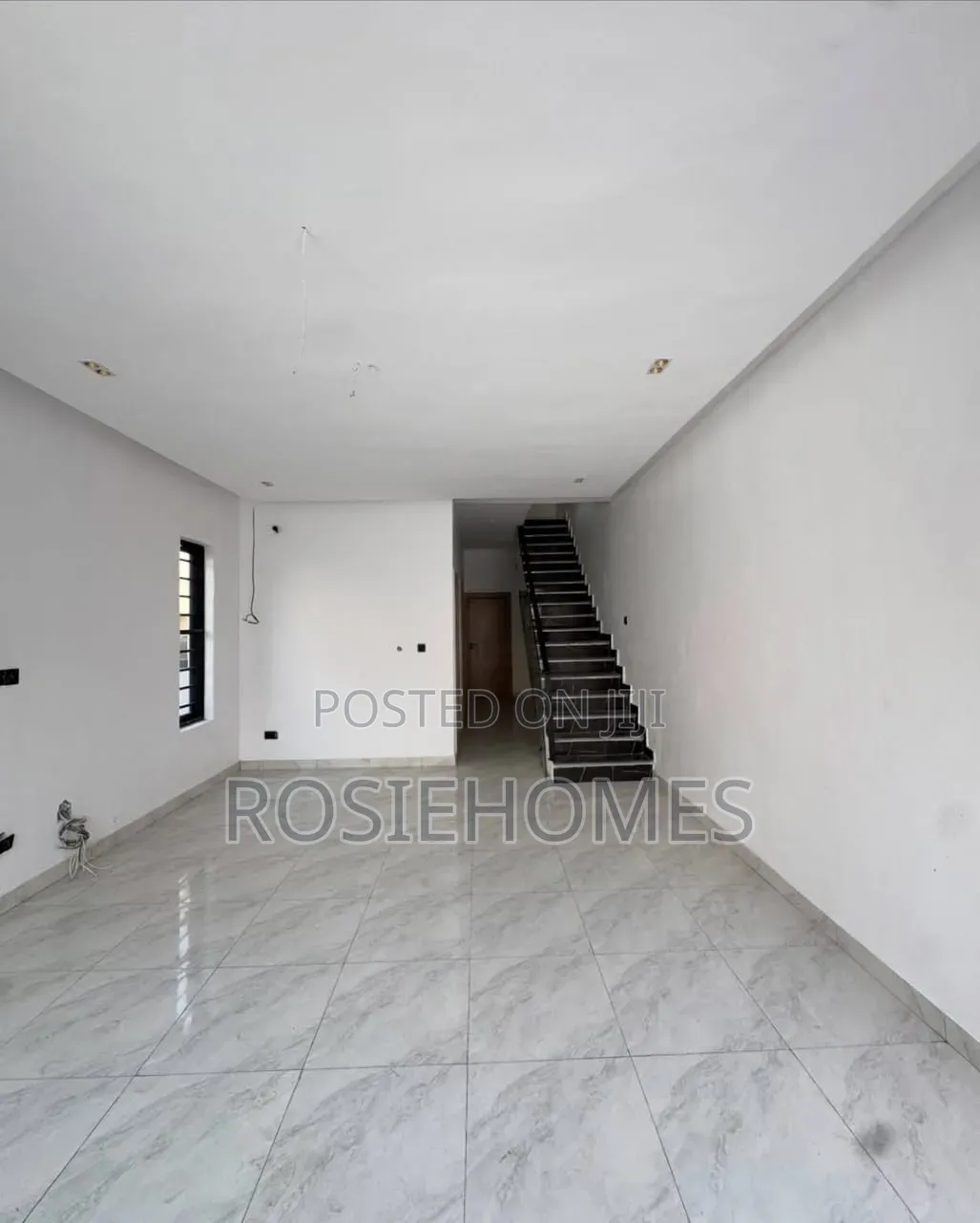 4bdrm Duplex in Chevron for rent in Chevron