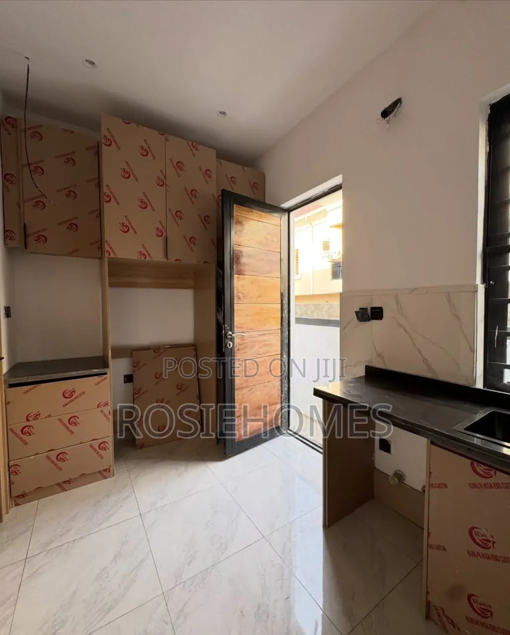 4bdrm Duplex in Chevron for rent in Chevron