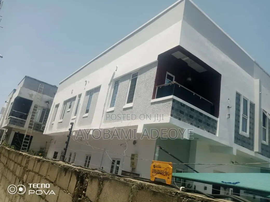 4bdrm Duplex in Ikota for rent in Ikota
