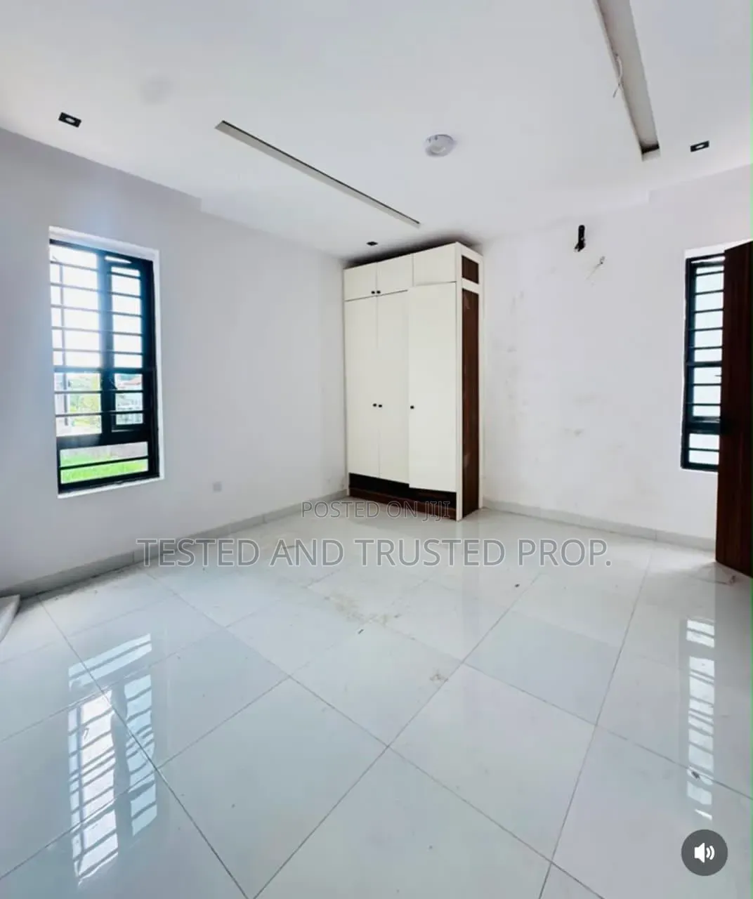 Mini Flat in Mini Court, Ikota for rent in Ikota