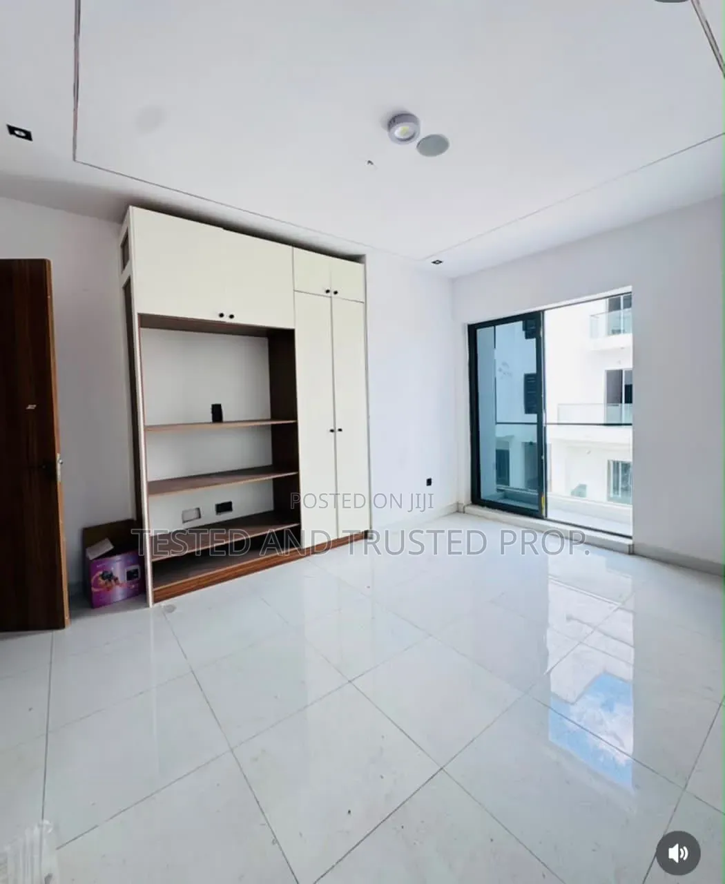 Mini Flat in Mini Court, Ikota for rent in Ikota