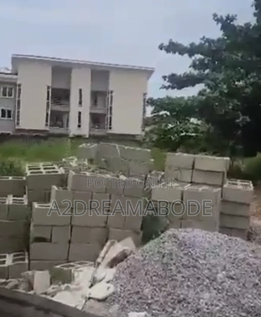 Nicely Placed, Exclusive Plot in Banana Island