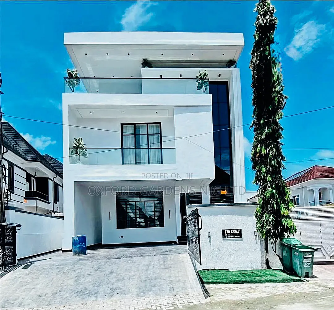 5bdrm Duplex in Ikota Gra Estate for sale in Ikota