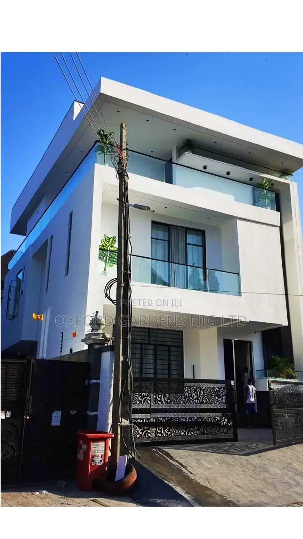 5bdrm Duplex in Ikota Gra Estate for sale in Ikota