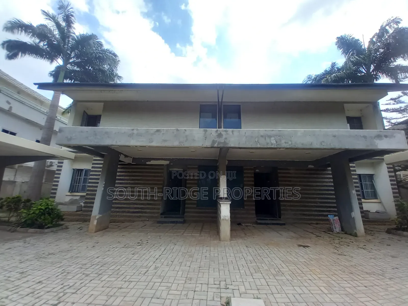 10bdrm Duplex in Zone B for sale in Zone B