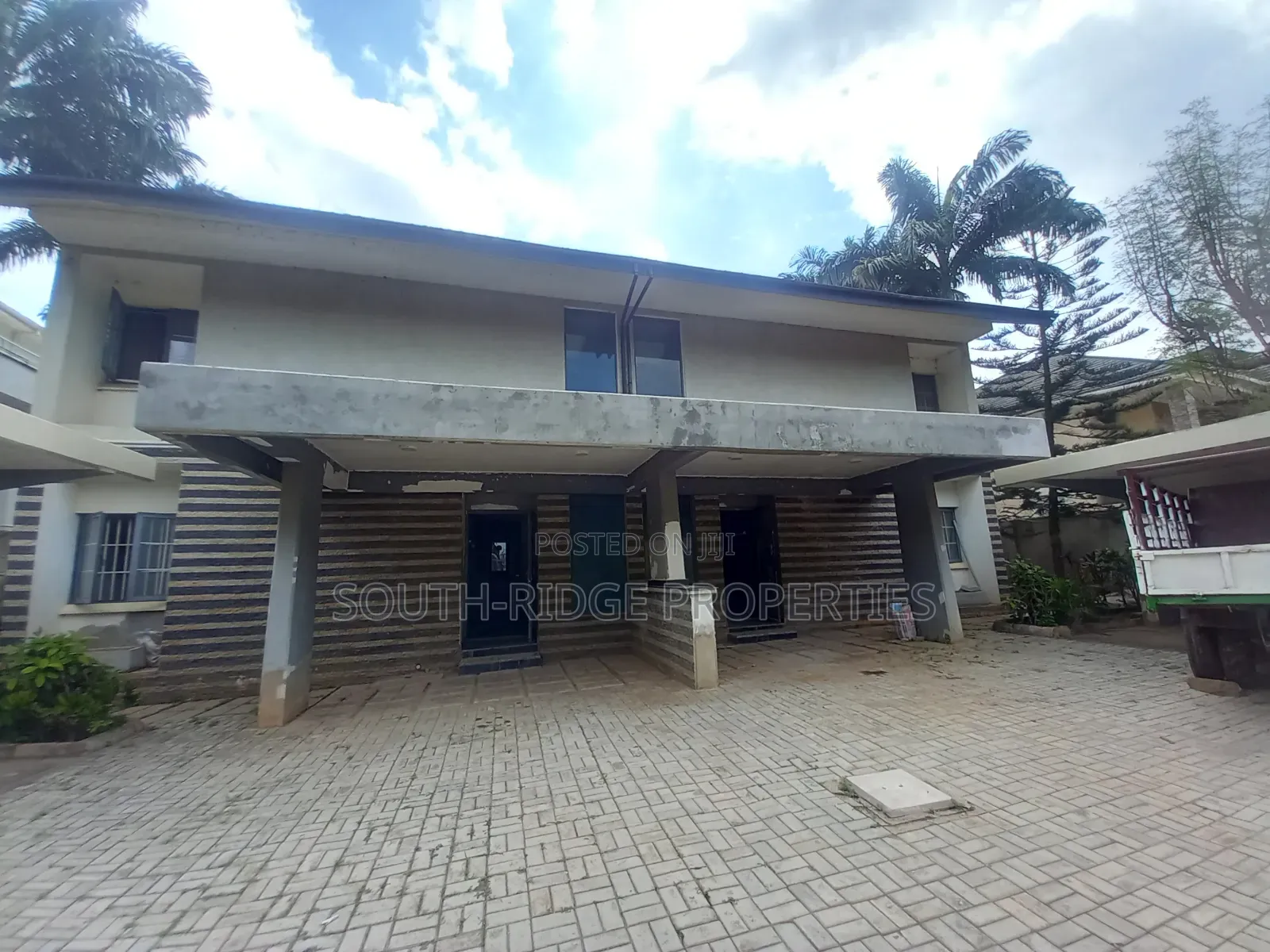 10bdrm Duplex in Zone B for sale in Zone B