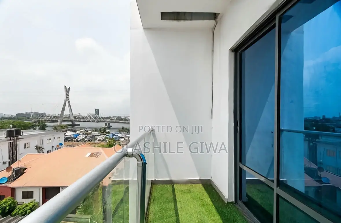3 Bedroom Apartment, With a Sea View From the Masters Room. in Lekki Phase 1