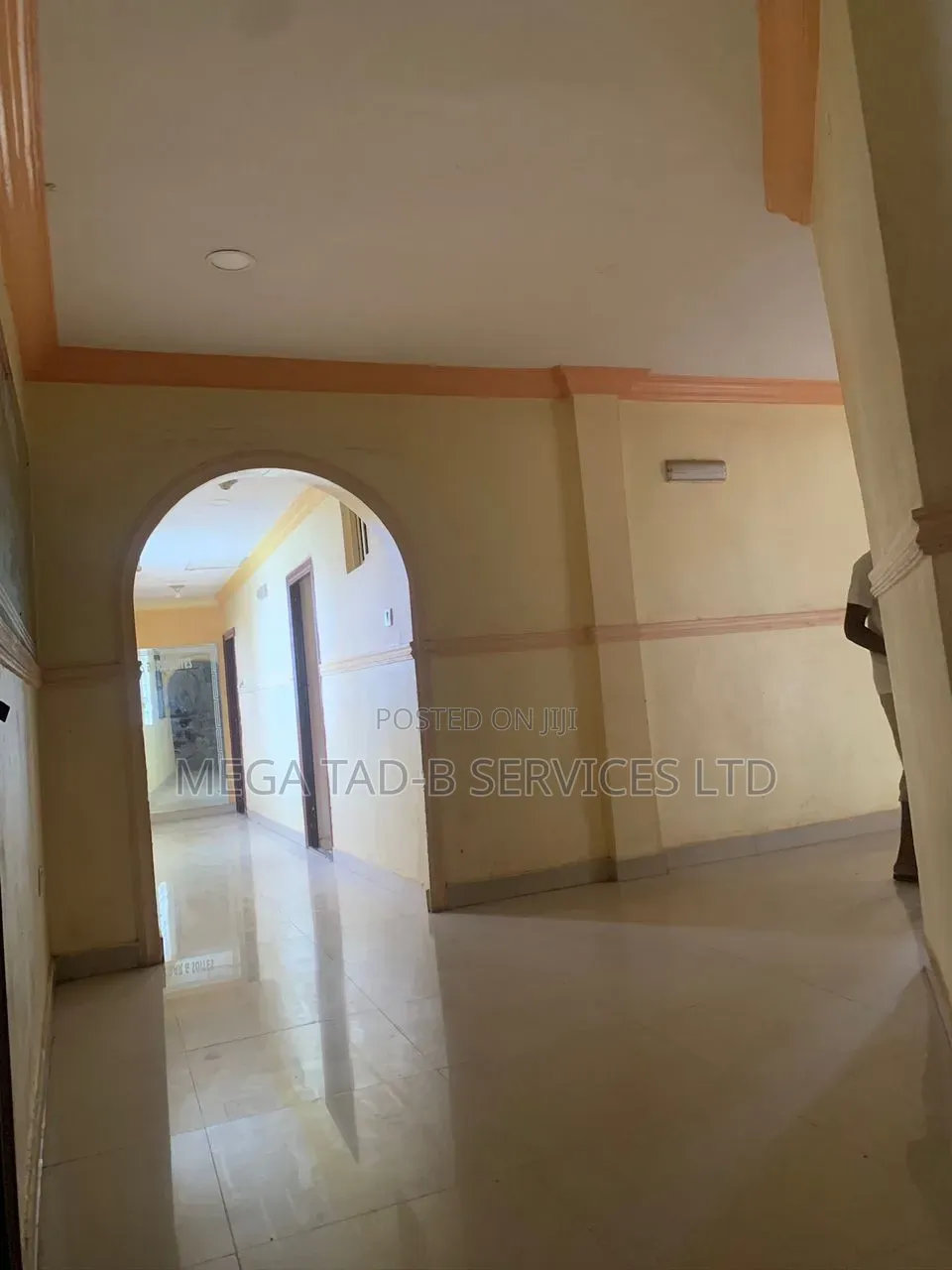 10 Rooms Hotel for Sale in Ojodu