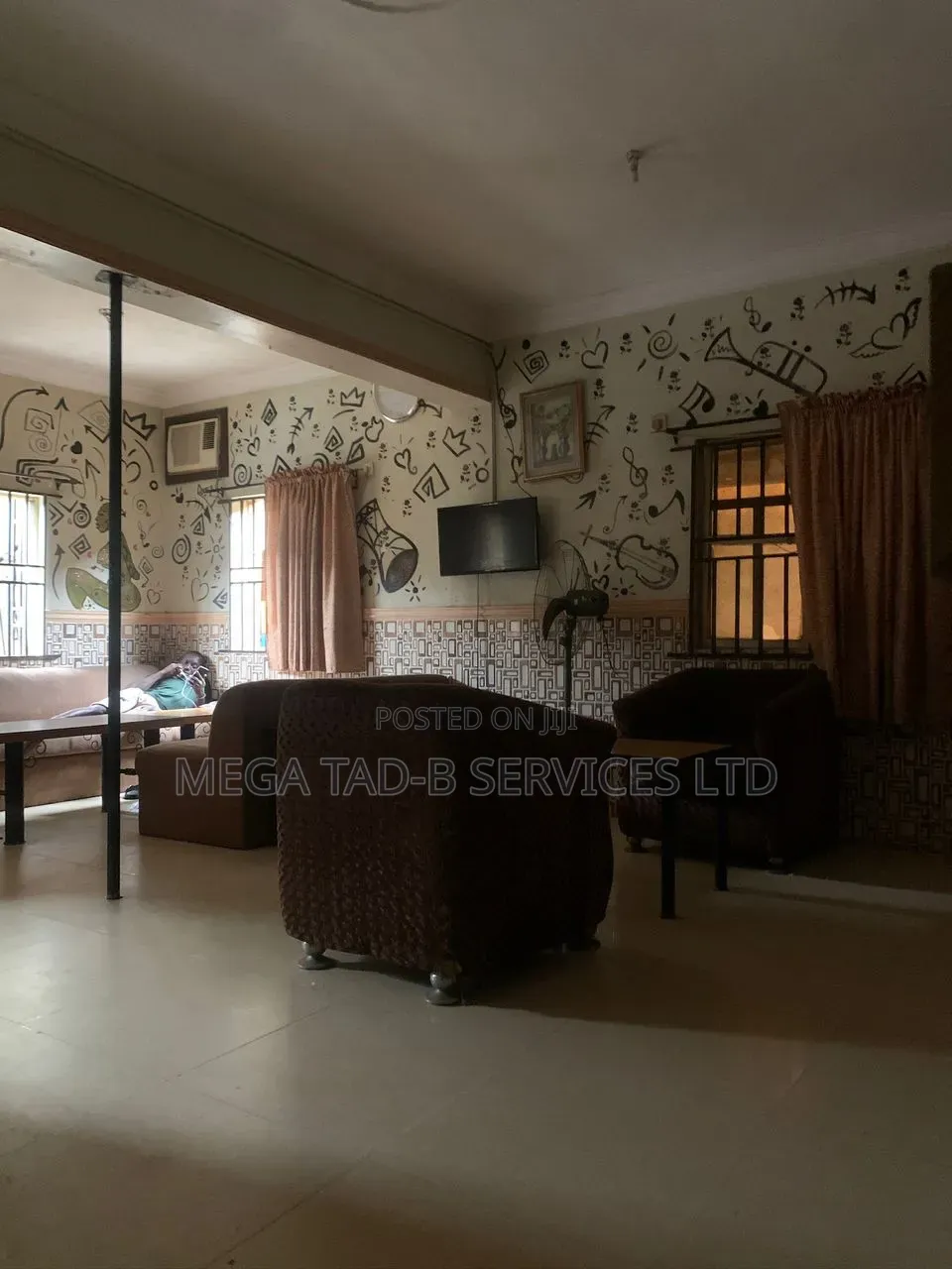 10 Rooms Hotel for Sale in Ojodu