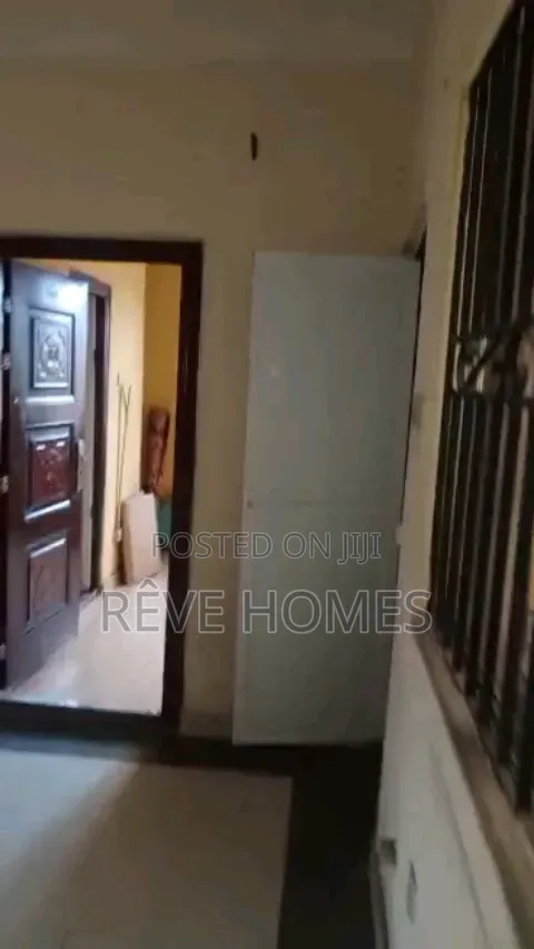 2bdrm Block of Flats in Adekunle for rent in Adekunle