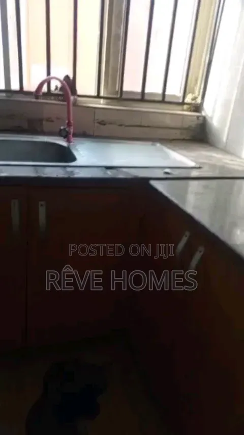 2bdrm Block of Flats in Adekunle for rent in Adekunle