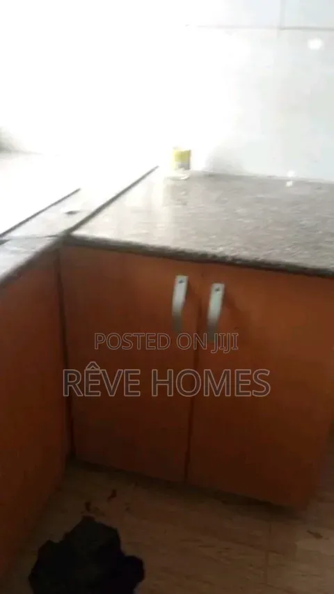 2bdrm Block of Flats in Adekunle for rent in Adekunle