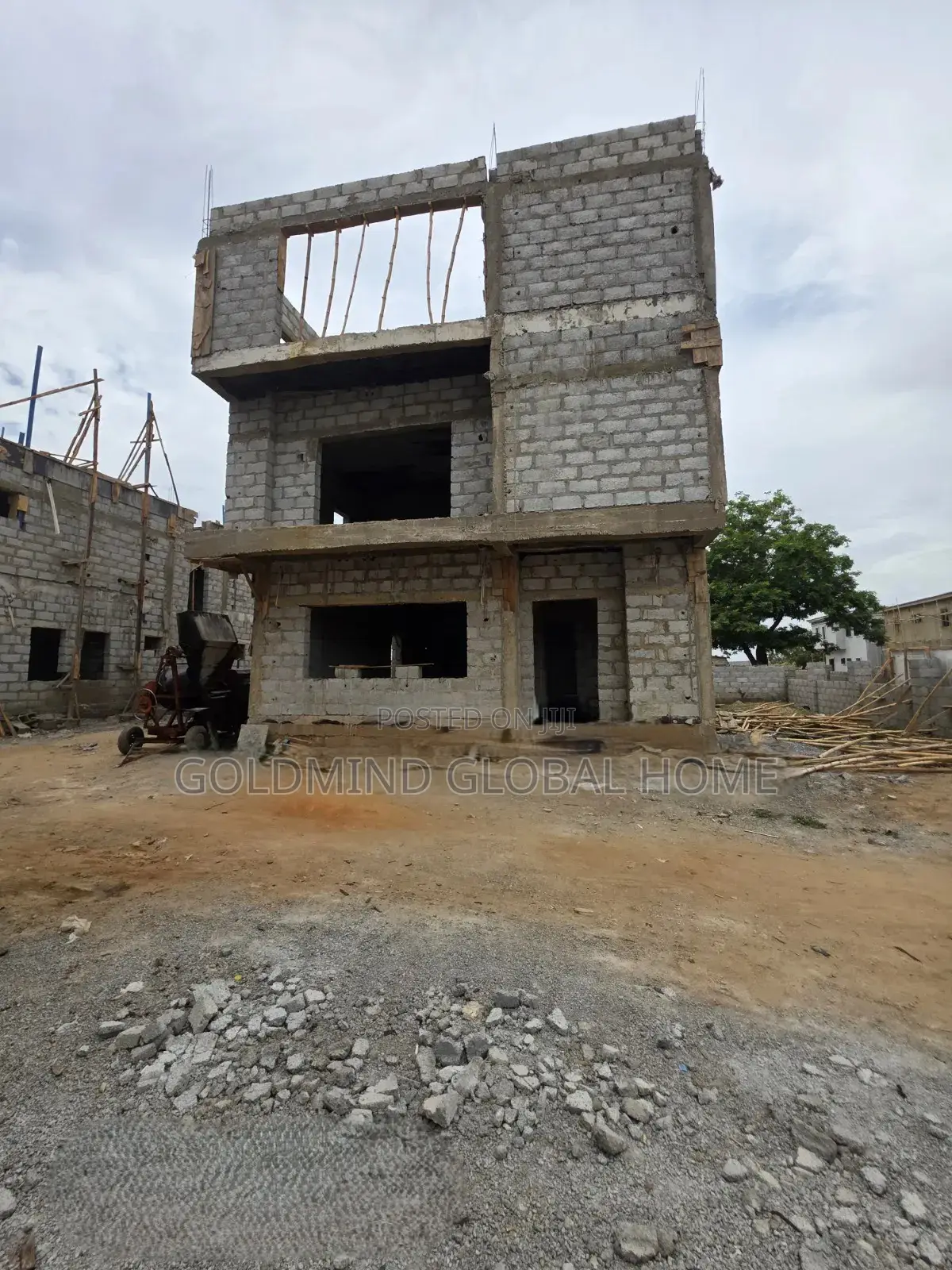 4bdrm Duplex in Lugbe District. for sale in Sabon Lugbe