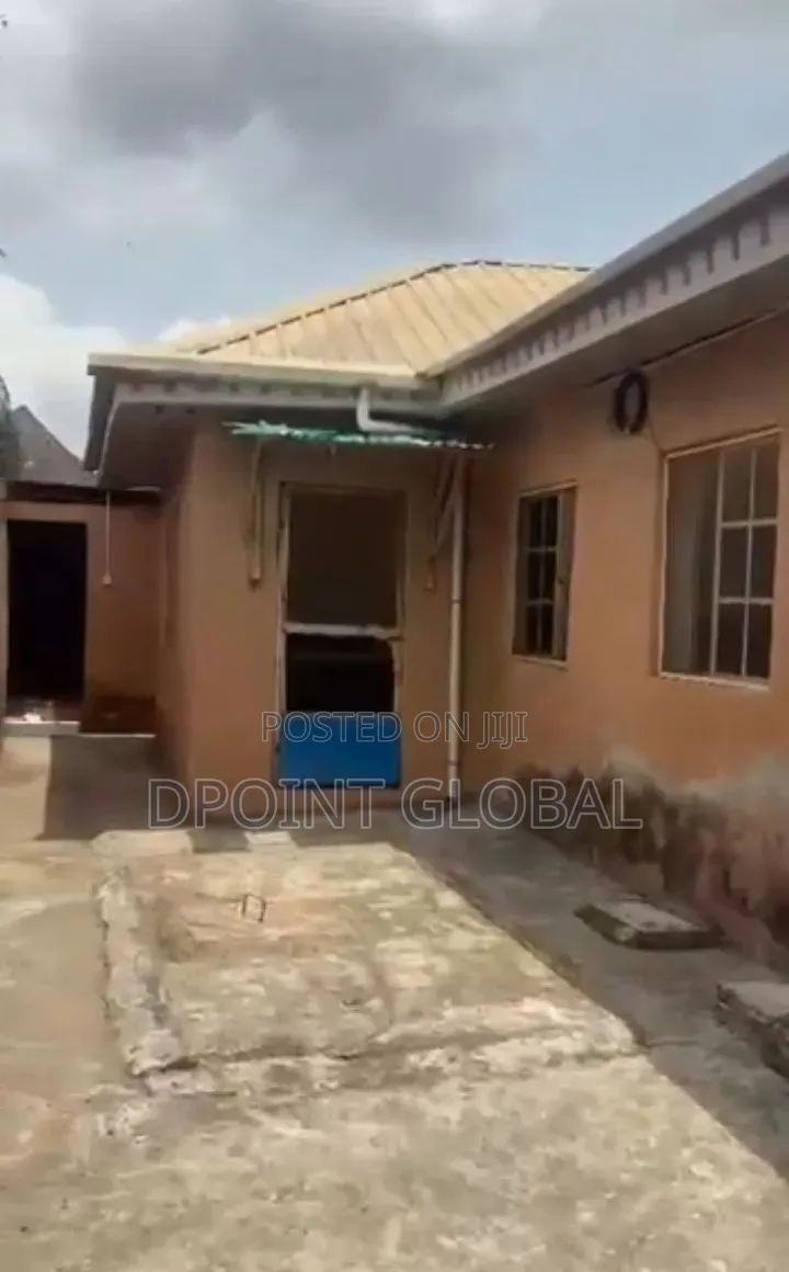 8bdrm Bungalow in Shagari Estate, Abesan for sale in Abesan