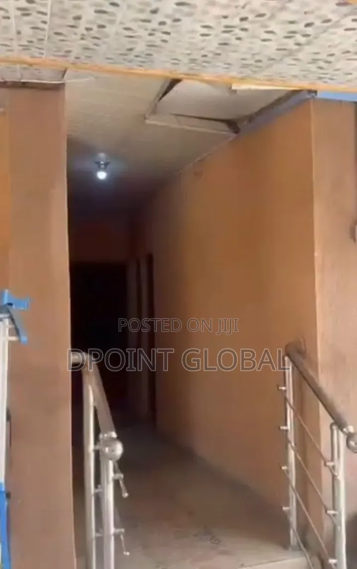 8bdrm Bungalow in Shagari Estate, Abesan for sale in Abesan