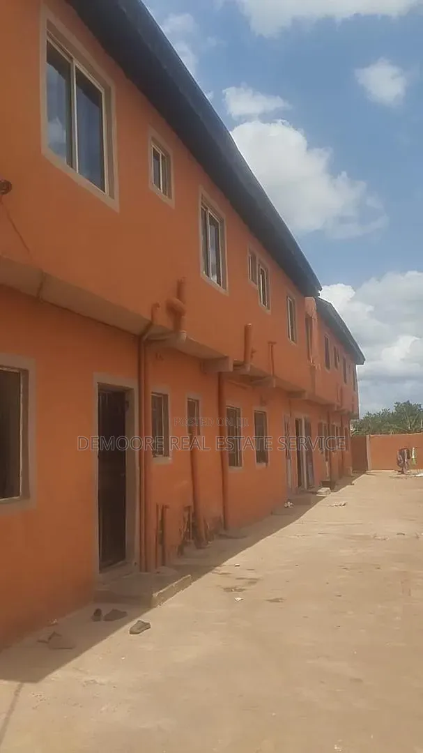 12bdrm Block of Flats in Abaranje for sale in Abaranje
