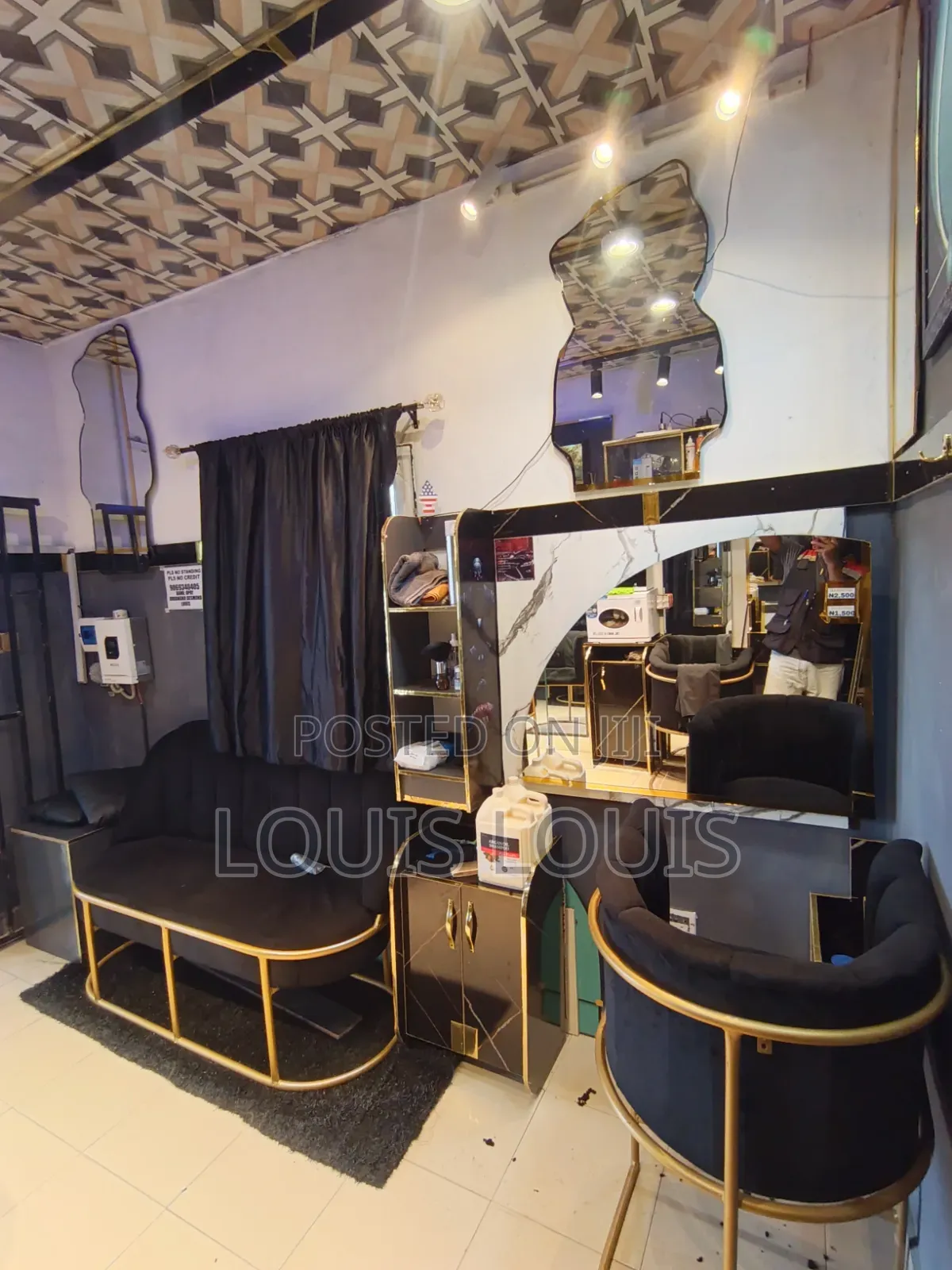 Unisex Saloon Shop in Benin City