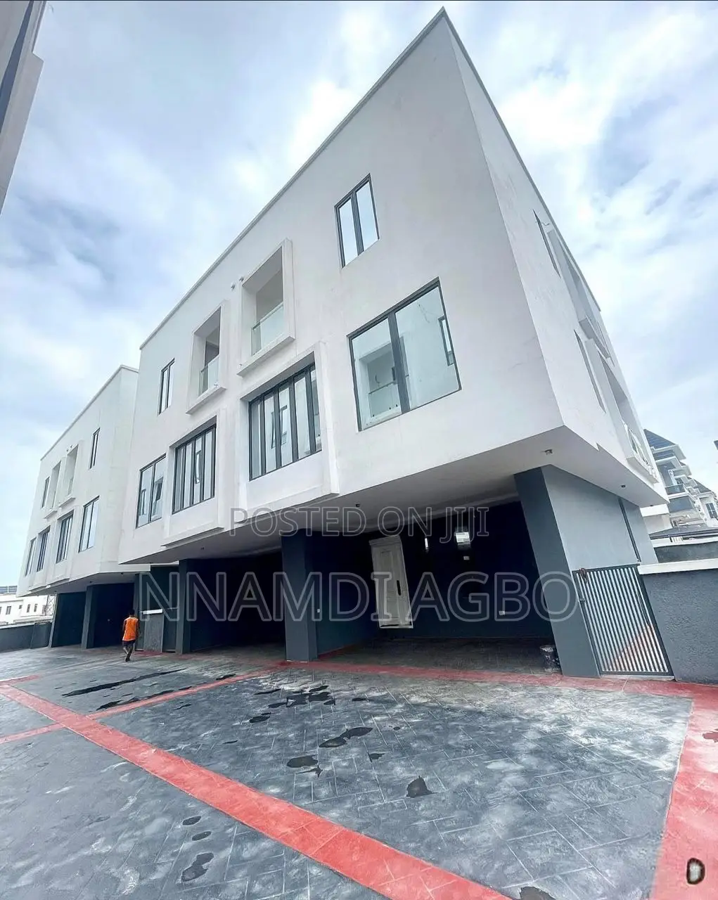 5bdrm Duplex in Lafiaji for sale in Lafiaji