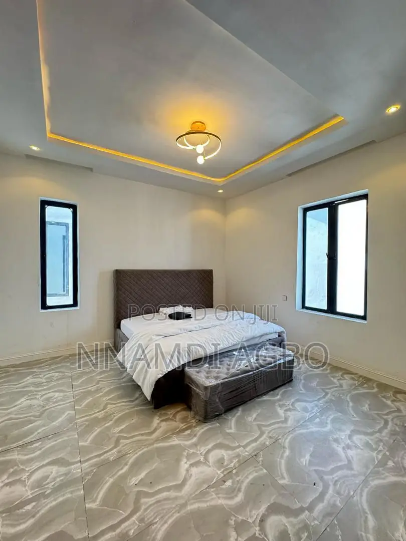 5bdrm Duplex in Lafiaji for sale in Lafiaji