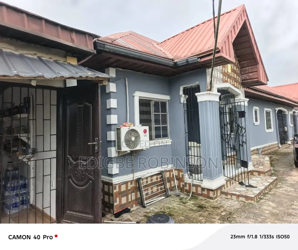 6bdrm Bungalow in Osubi Estate, Okpe for sale in Okpe