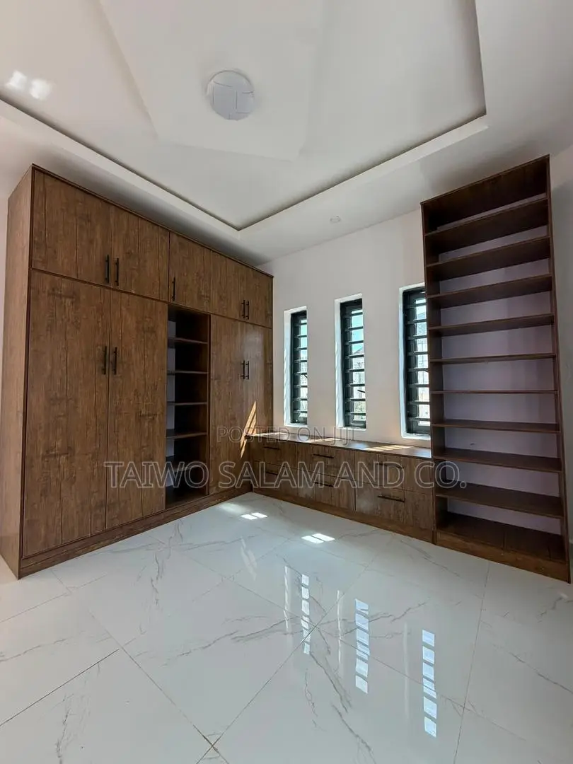 4bdrm Duplex in Akobo for sale in Akobo