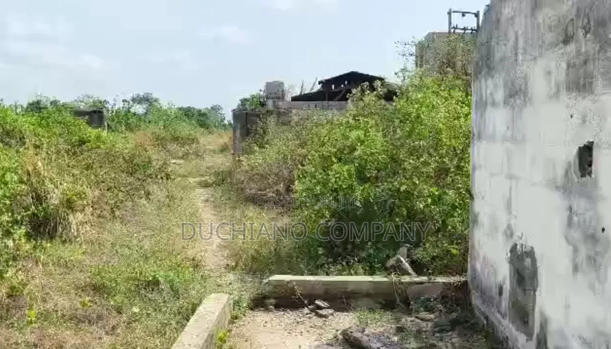 555 Square Metres Land With Structures on It in Unity Road