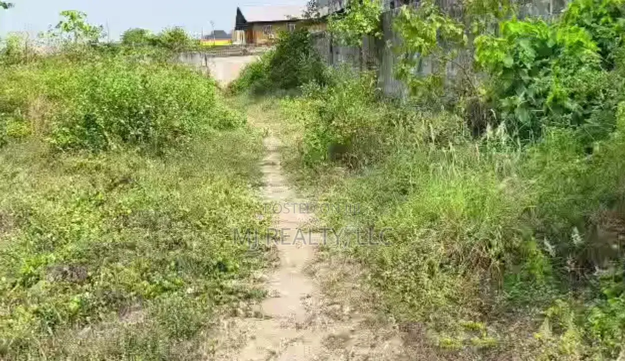 555 Square Metres Land With Structures on It in Unity Road