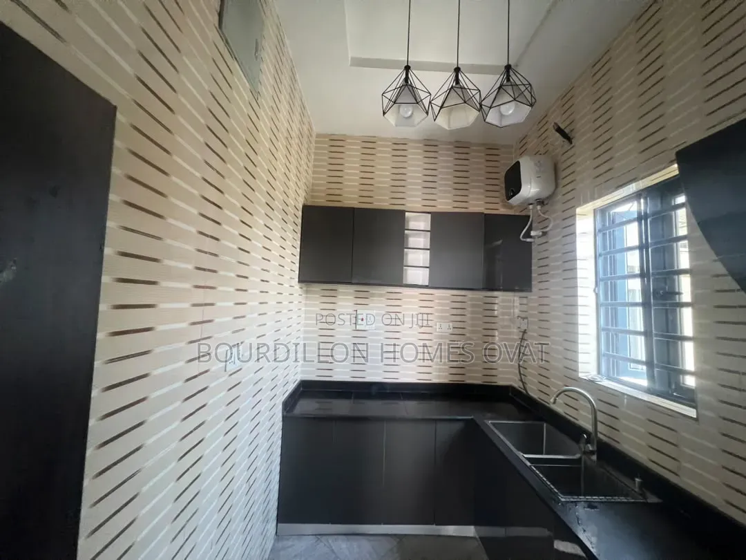 3bdrm Duplex in Orchid Road Lekki for rent in Lekki Expressway