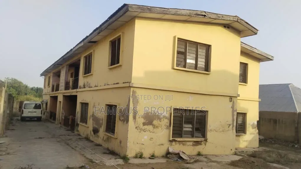 12bdrm Block of Flats in Ilorin West for sale in Ilorin West