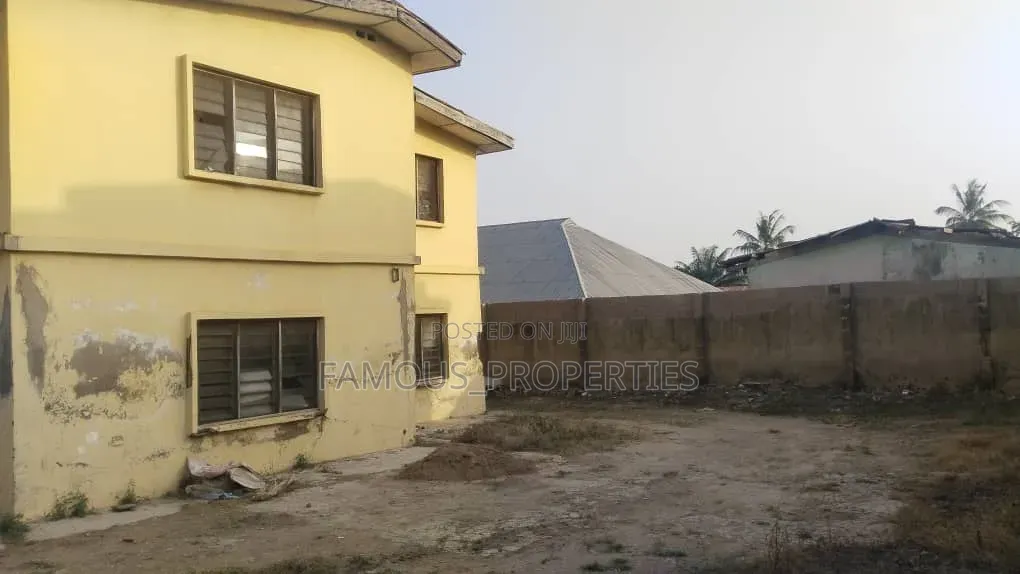 12bdrm Block of Flats in Ilorin West for sale in Ilorin West