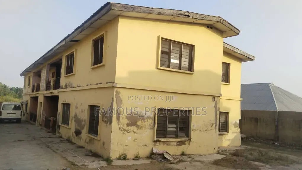12bdrm Block of Flats in Ilorin West for sale in Ilorin West