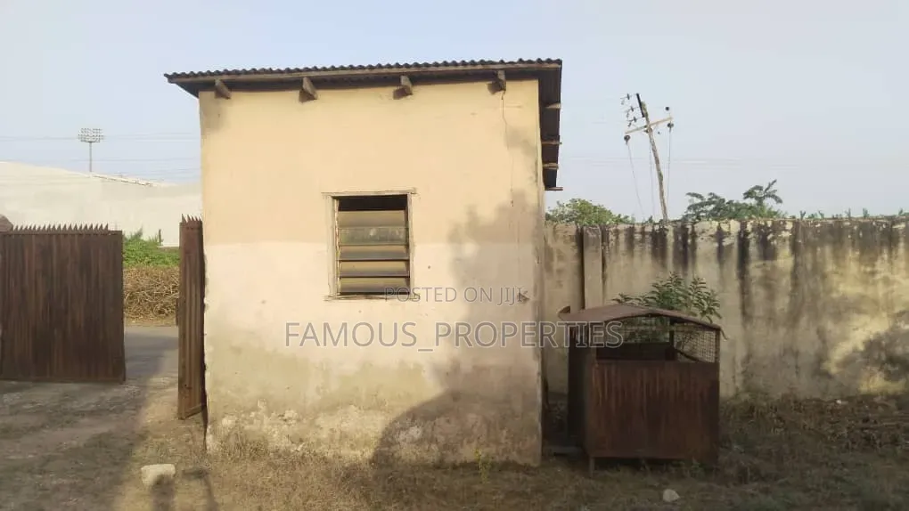 12bdrm Block of Flats in Ilorin West for sale in Ilorin West