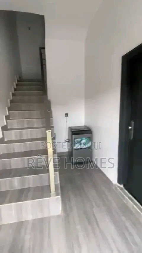 Furnished 2bdrm Block of Flats in Soluyi for rent in Soluyi