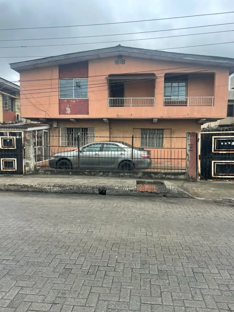 3bdrm Apartment in Aguda Surulere for rent in Aguda / Surulere