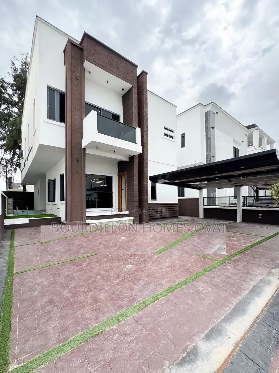 5bdrm Apartment in Megamound Estate for sale in Lekki Expressway