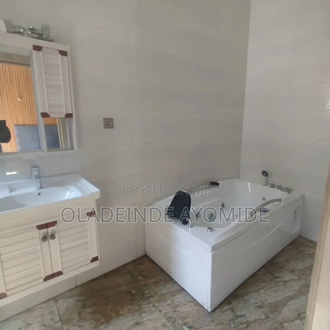 4bdrm Duplex in Orchid Before Round, Chevron for rent in Chevron