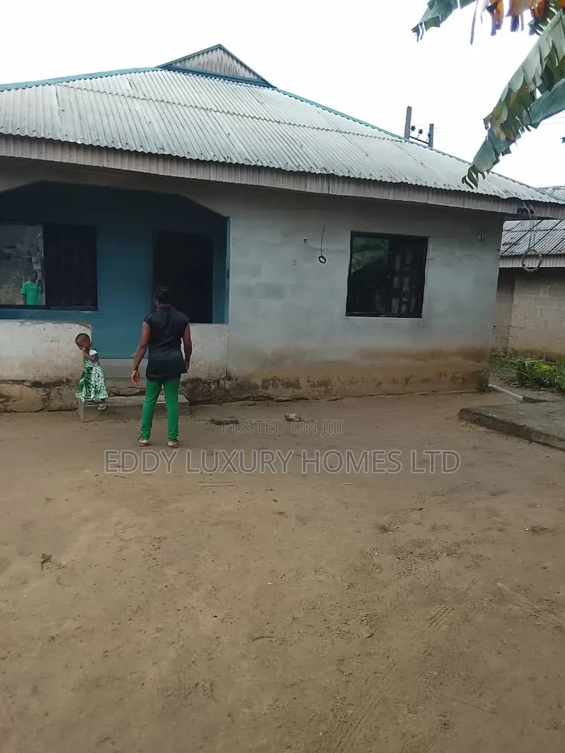 2bdrm Bungalow in Nelson Mandela,Uyo for sale in Uyo