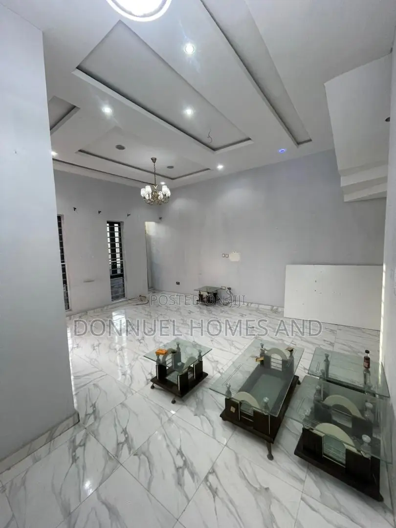 4bdrm Duplex in Ikota for rent in Ikota